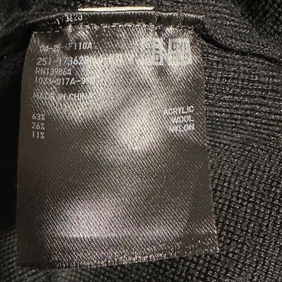 Uniqlo knit vest - Picture 4 of 4